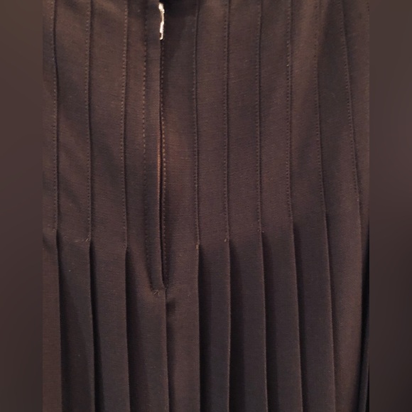 CHANEL authentic Espresso worsted wool, pleated Skirt 26" length 24" waist - Picture 14 of 17
